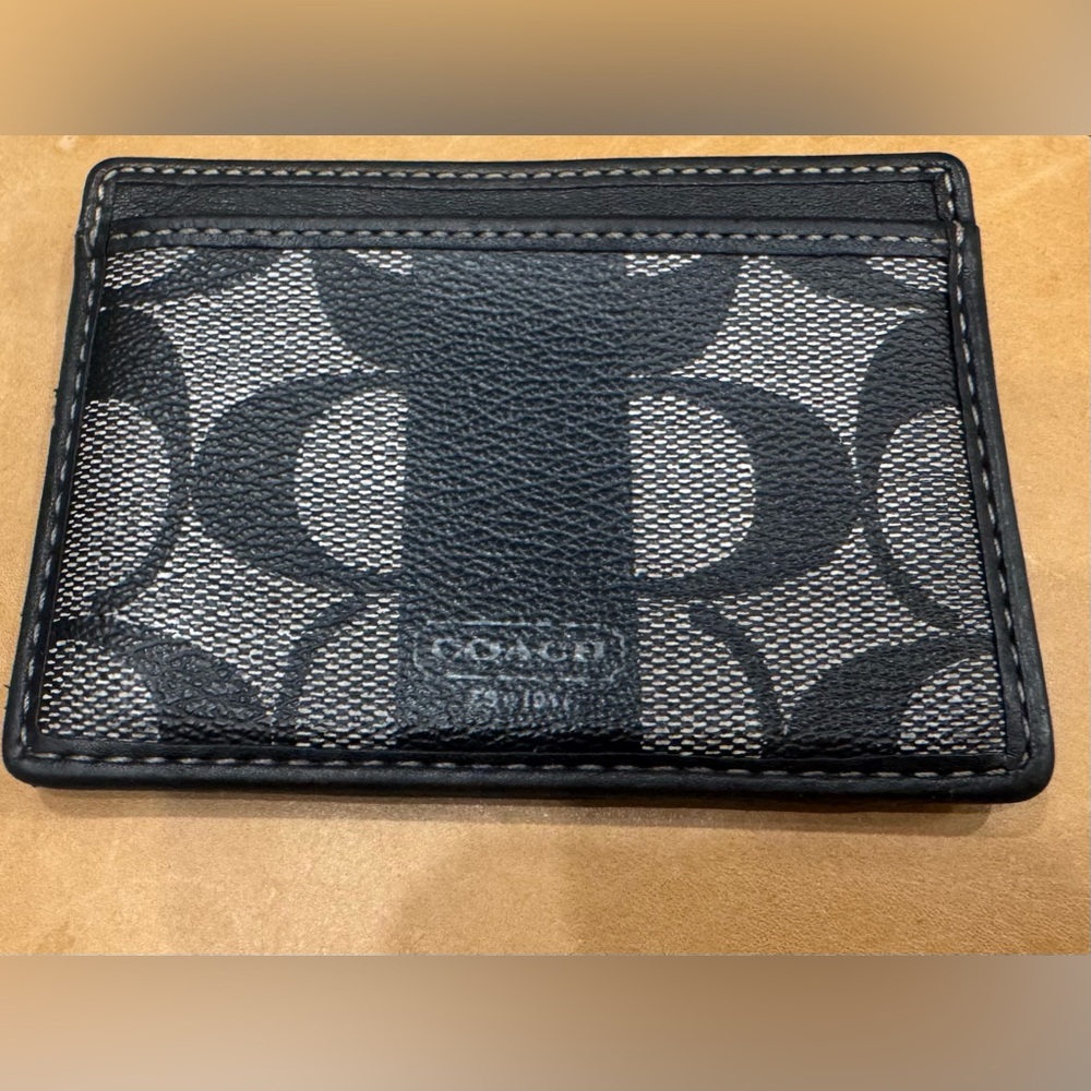💰💵Almost New COACH Men’s Signature Card Case